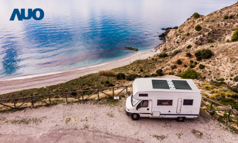 「可撓輕量化太陽光電板SunCurva」使用輕量特殊耐候型複合板取代傳統太陽能板的玻璃前板，不僅降低70%重量，每米平方僅3Kg；具有抗衝擊性能及通過電磁相容性測試，可應用於交通運輸工具，如露營車、遊艇等